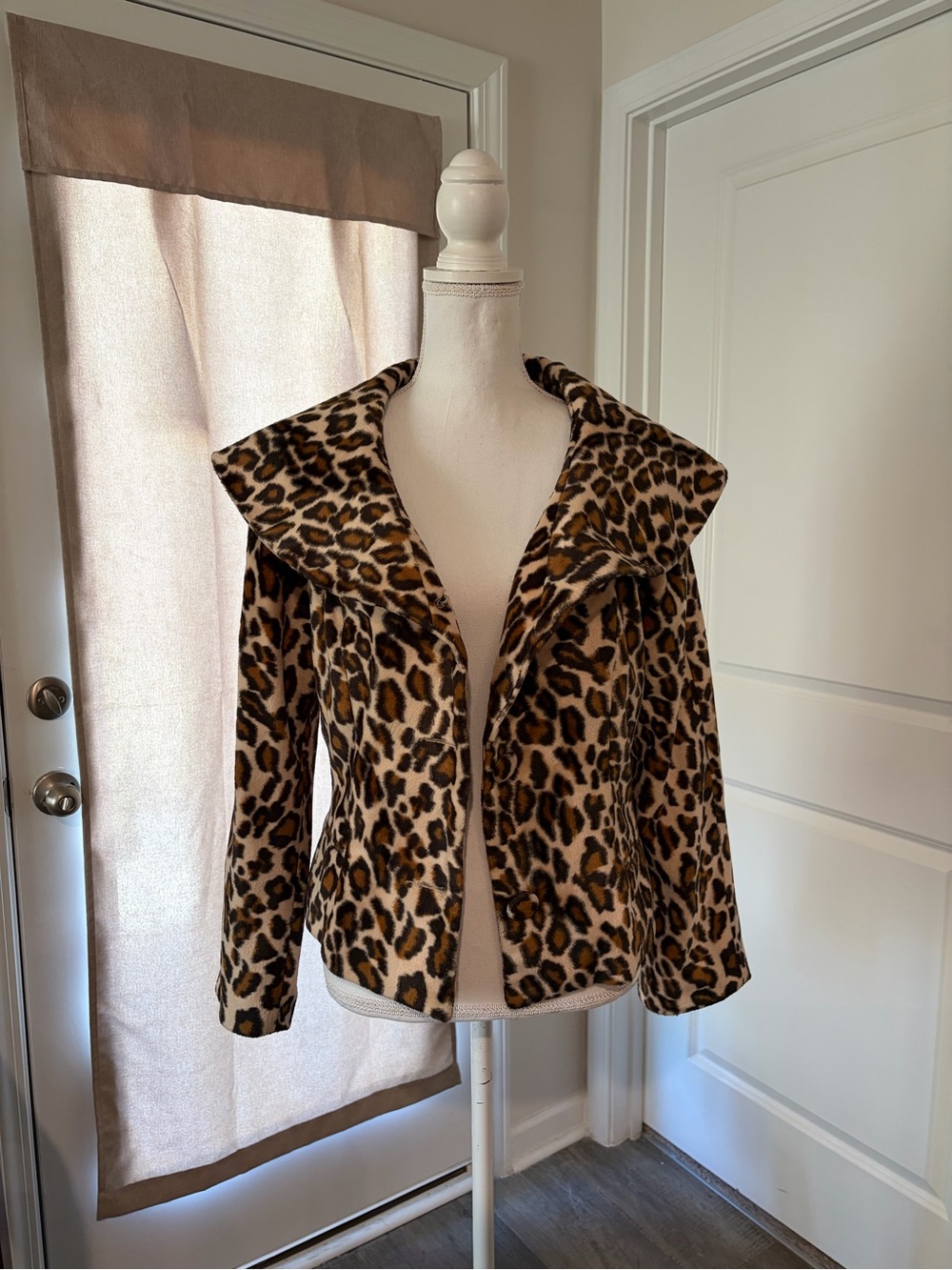 Leopard-Print Faux-Fur Button-Up Jacket Size M 90s Y2K Hollywood Glam Mob Wife